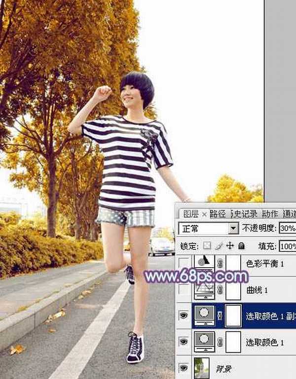 Photoshop将公路上的美女调制出清爽的紫绿色效果